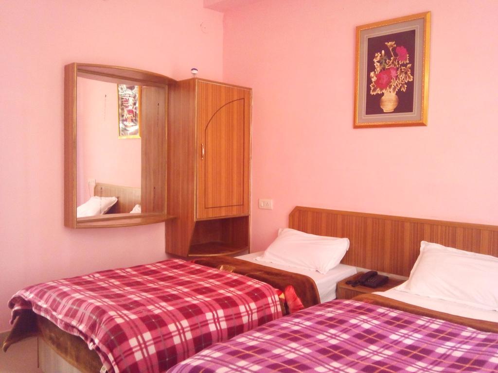 Hotel Kumar Residency Дармсала Экстерьер фото