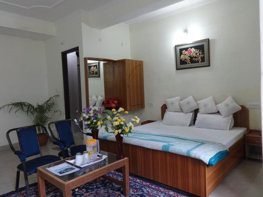 Hotel Kumar Residency Дармсала Экстерьер фото