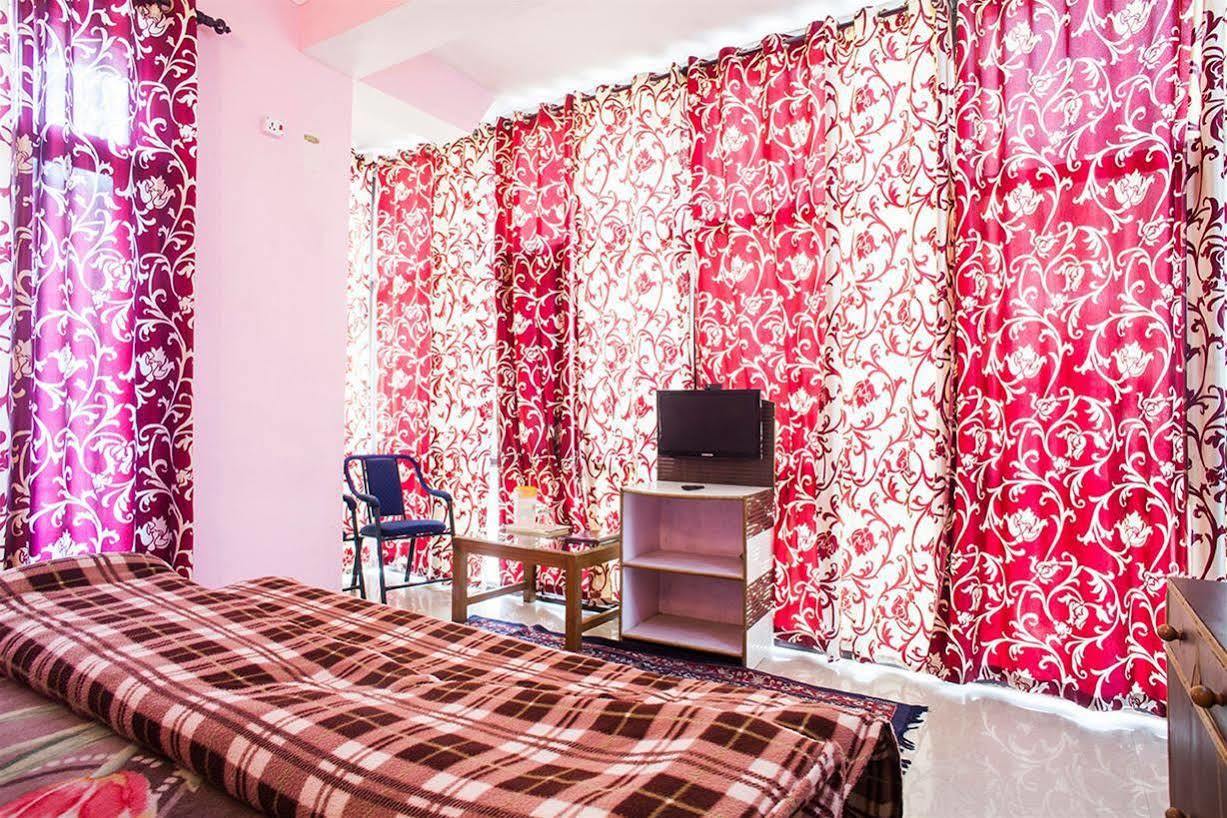Hotel Kumar Residency Дармсала Экстерьер фото
